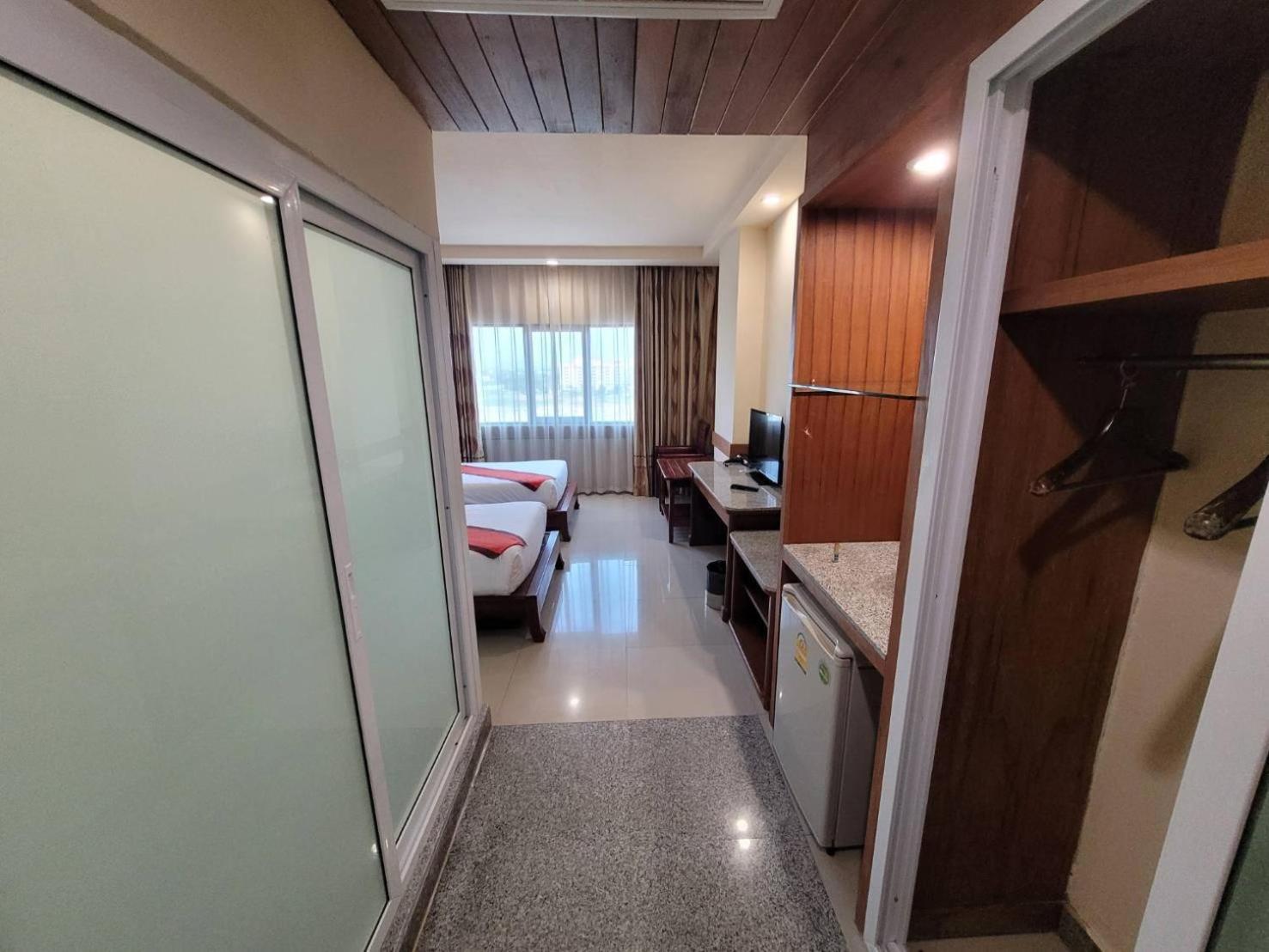 Ease Jomtien Hotel Exterior photo